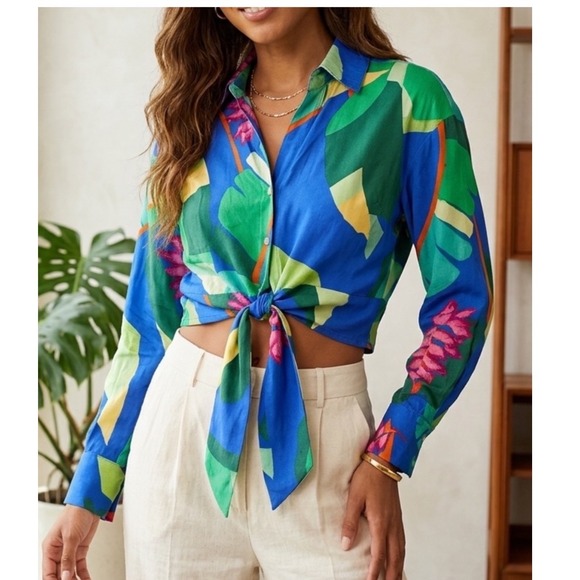 Christian Siriano Tops - Christian Siriano New York Blue Tropical Floral Tie Front Cropped Linen Top M